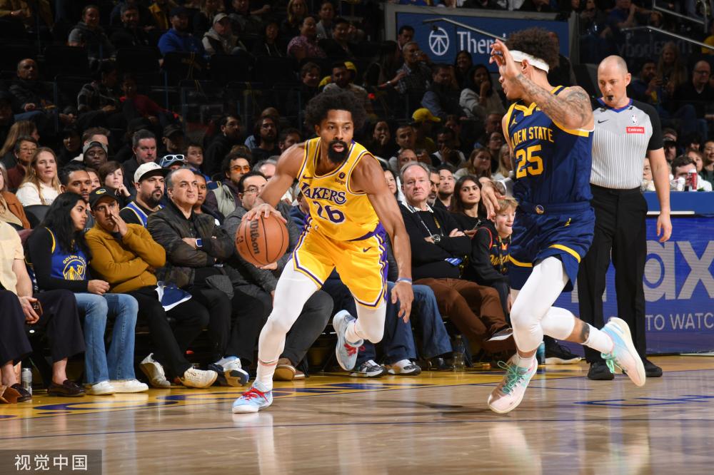 经常与年轻 经常与年轻