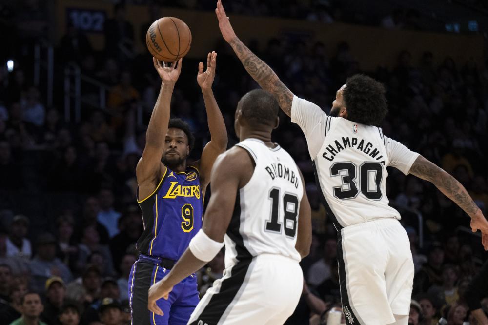 替补席上的 替补席上的