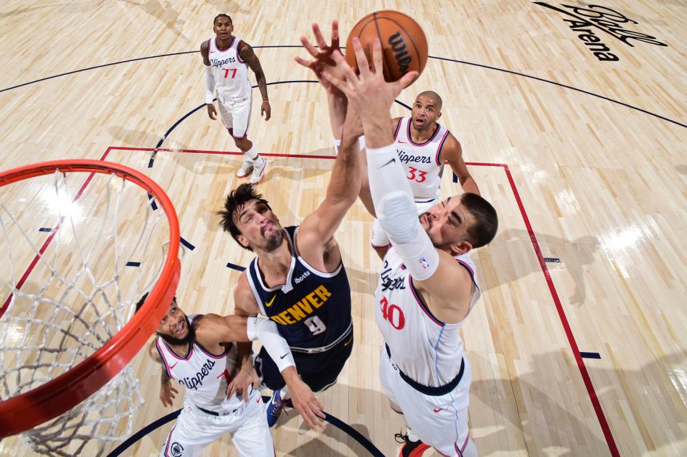 前锋耀眼 前锋耀眼